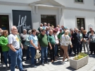 Skupinska slika pred muzejem