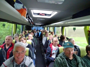 Udeleženci ekskurzije na avtobusu